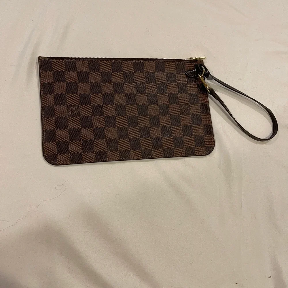 Louis Vuitton Checkered Clutch‎